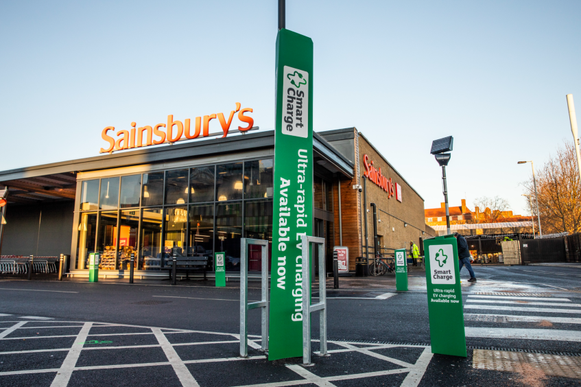 Sainsbury's launches ultra-rapid charging network - electrive.com