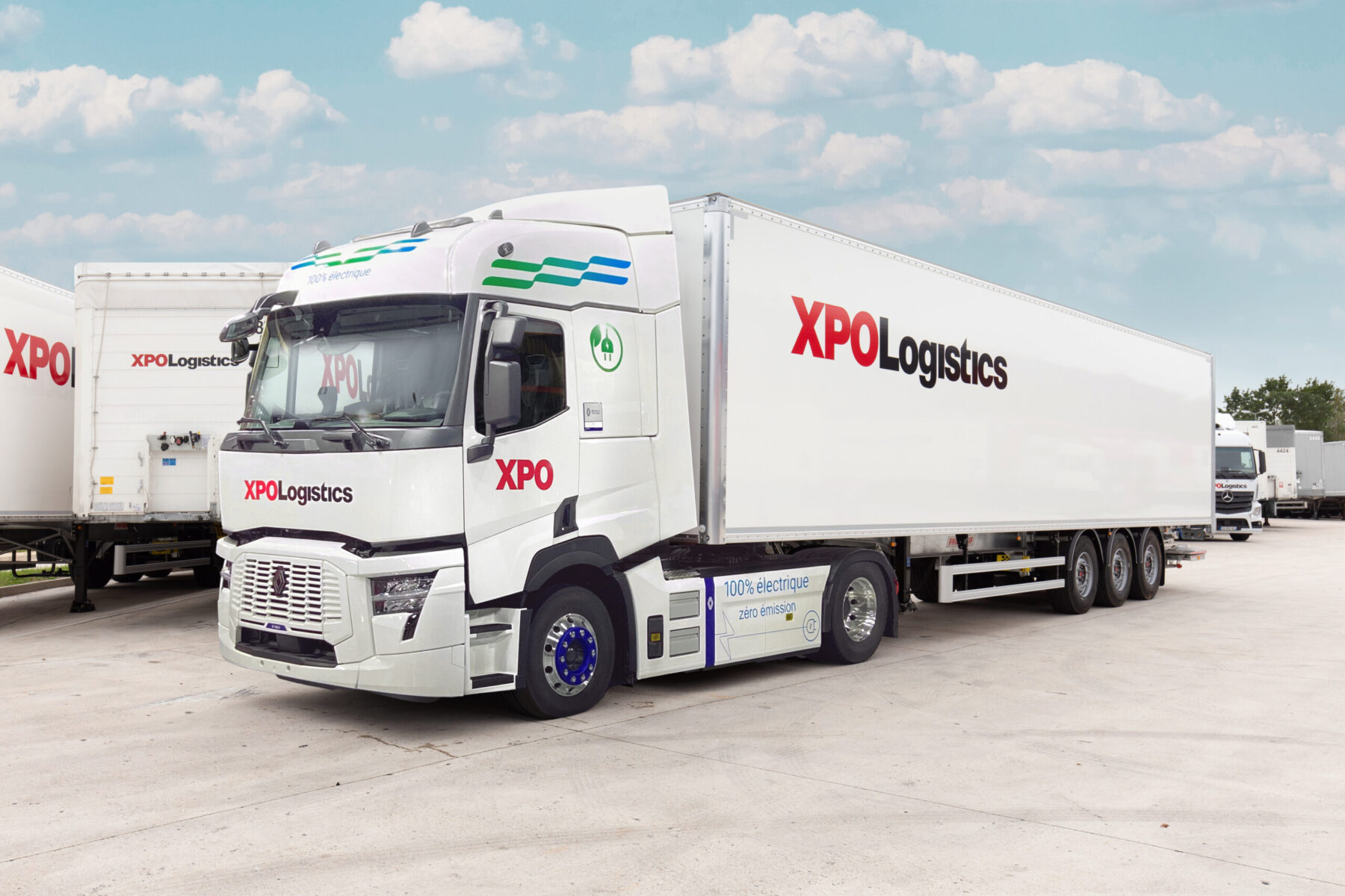 Renault delivers 165 electric trucks to XPO Logistics