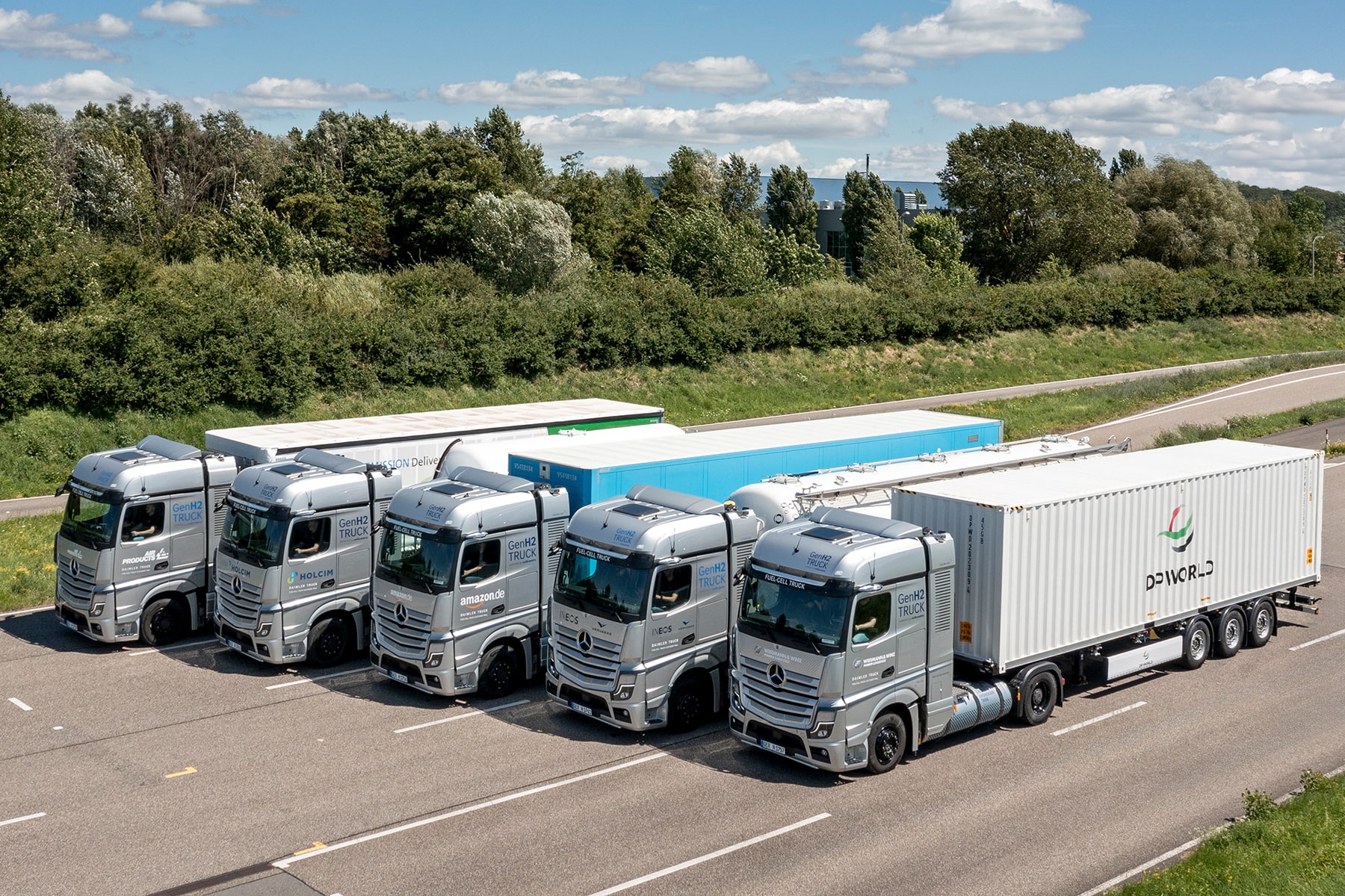 Daimler Truck Initiates Customer-Oriented Testing of Mercedes-Benz GenH2 Trucks with Leading Companies