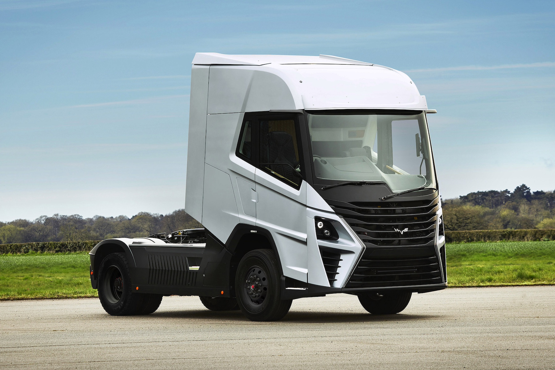 British H2 truck manufacturer HVS cooperates with Hybot from China