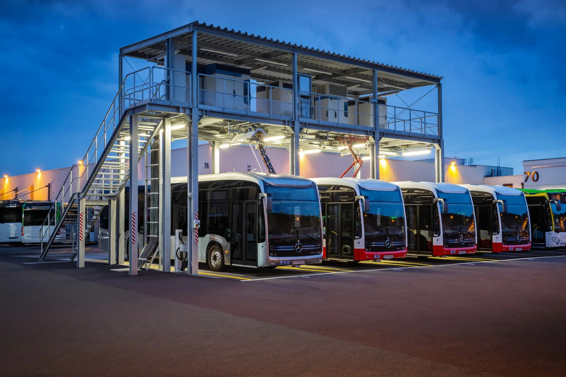 Daimler Buses Unveils Advanced Battery Generation and Hydrogen Capabilities for eCitaro